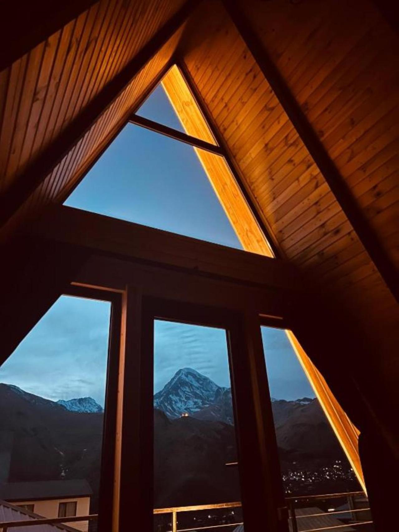 מלון Pyramid Kazbegi מראה חיצוני תמונה