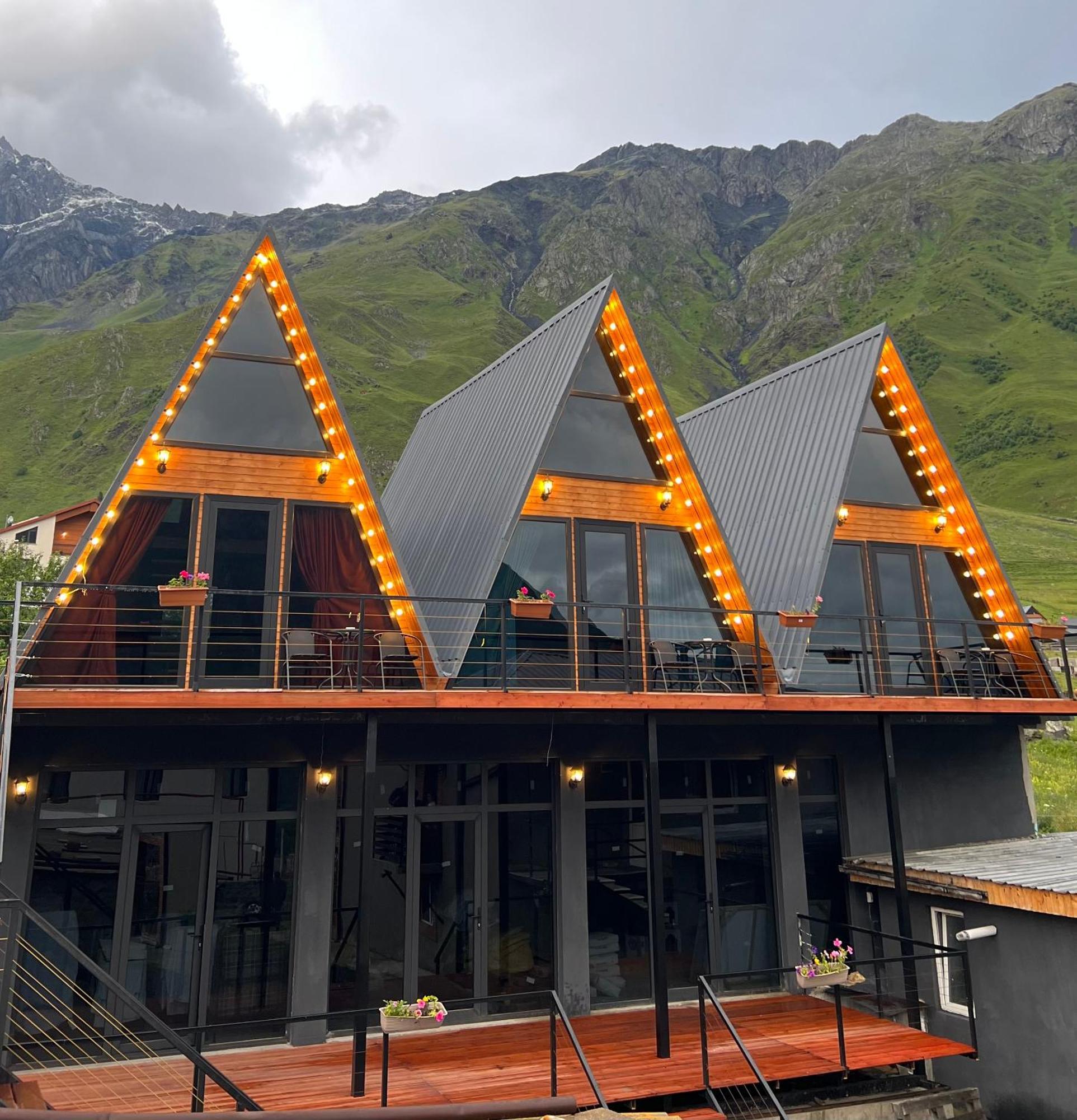 מלון Pyramid Kazbegi מראה חיצוני תמונה