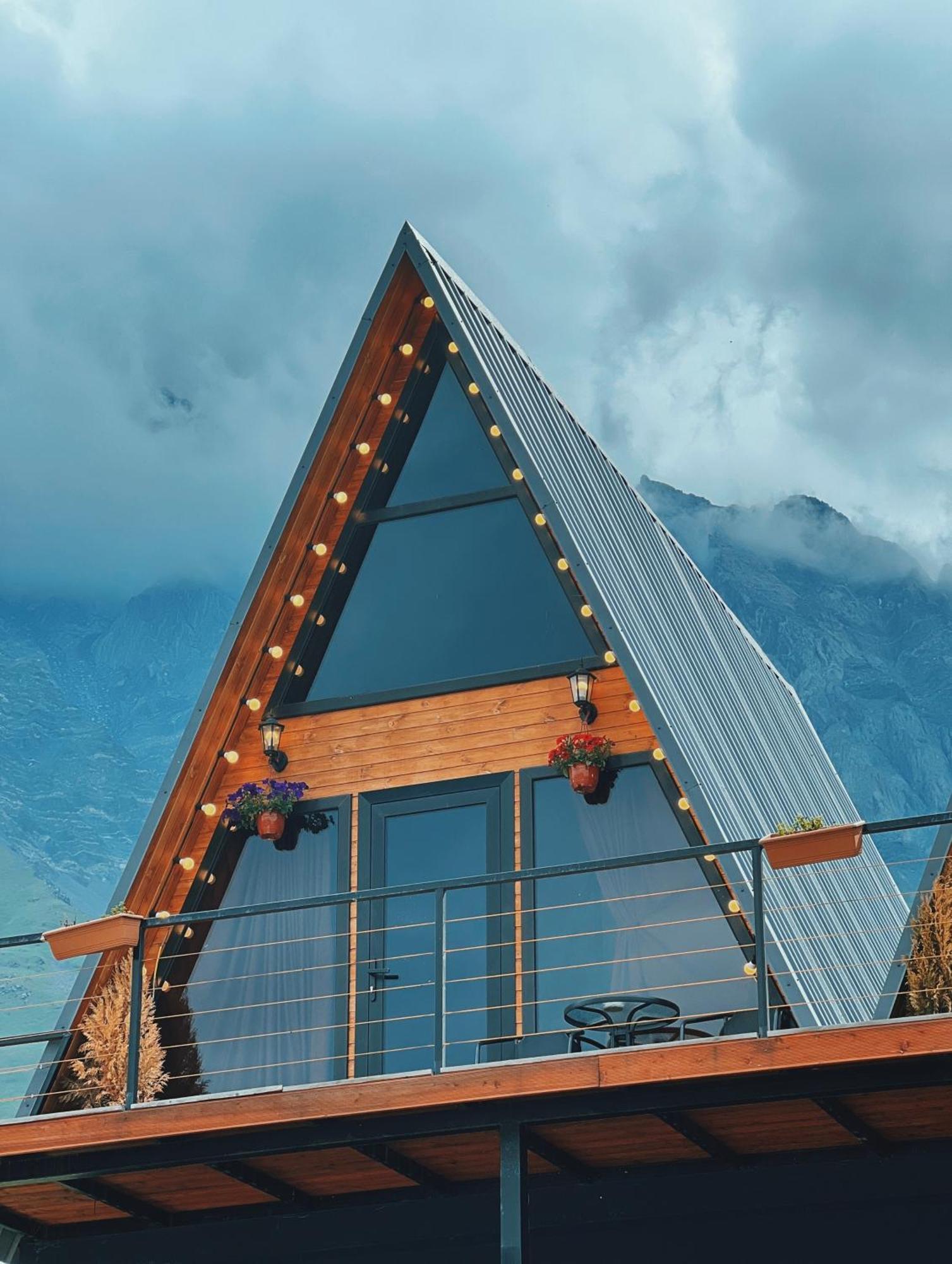 מלון Pyramid Kazbegi מראה חיצוני תמונה